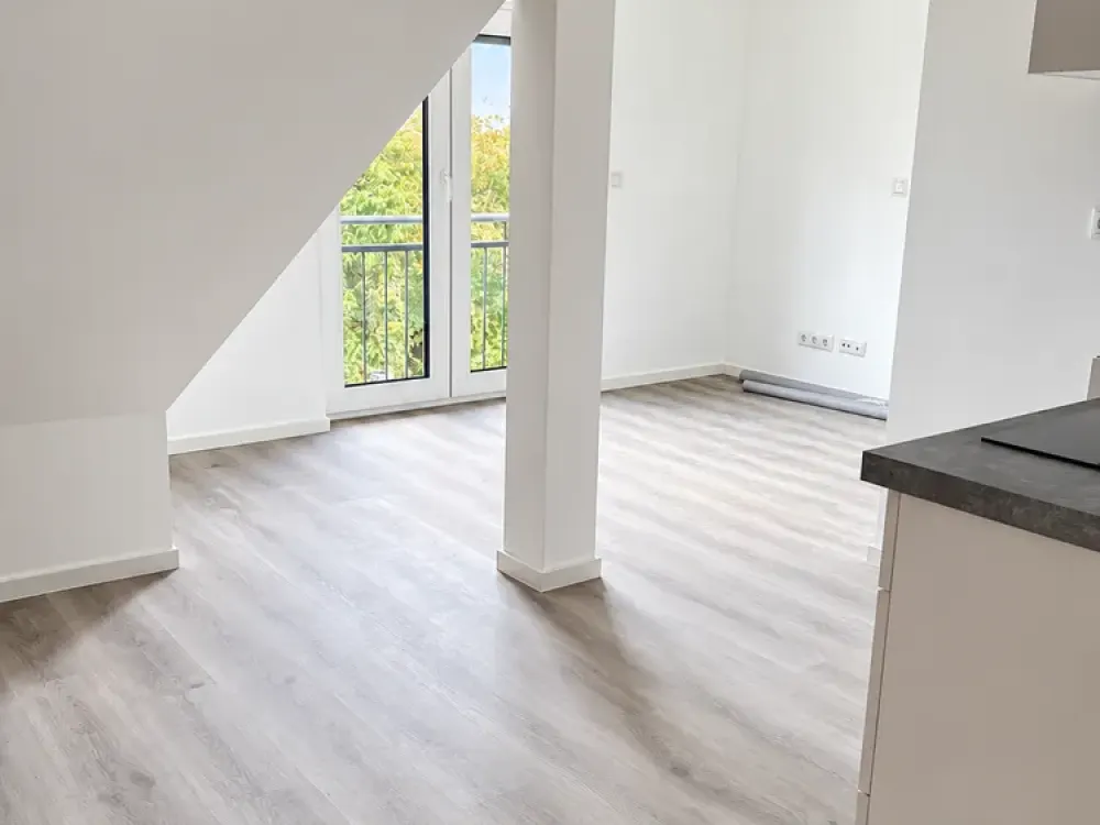 GANZ OBEN. GANZ GEMÜTLICH. 2 Zimmer mit Weitblick über die Gärten