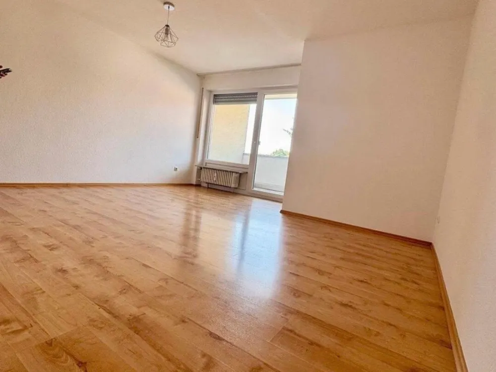 geräumige 1-Zi-Whg mit Küche,Balkon,Stellplatz in Nbg-Altenfurt