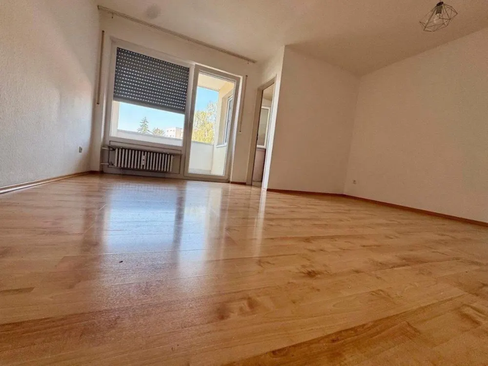geräumige 1-Zi-Whg mit Küche,Balkon,Stellplatz in Nbg-Altenfurt