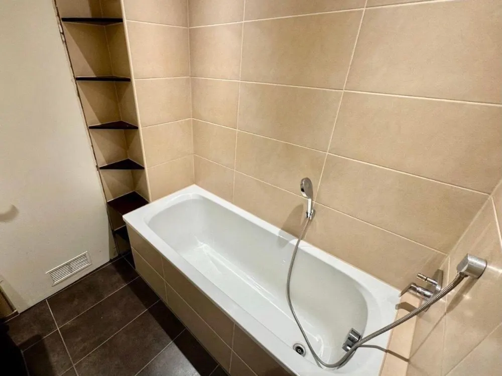 geräumige 1-Zi-Whg mit Küche,Balkon,Stellplatz in Nbg-Altenfurt