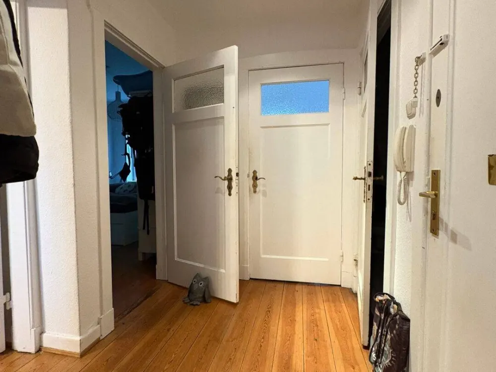 Charming 2.5-Room Apartment with Balcony near the City Park