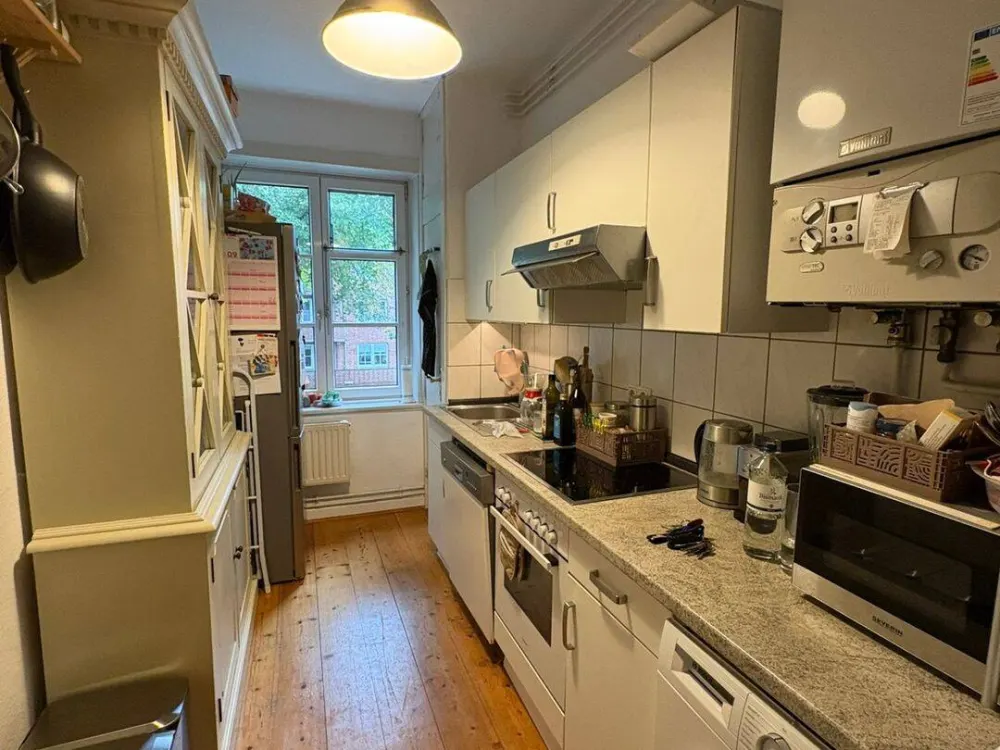 Charming 2.5-Room Apartment with Balcony near the City Park