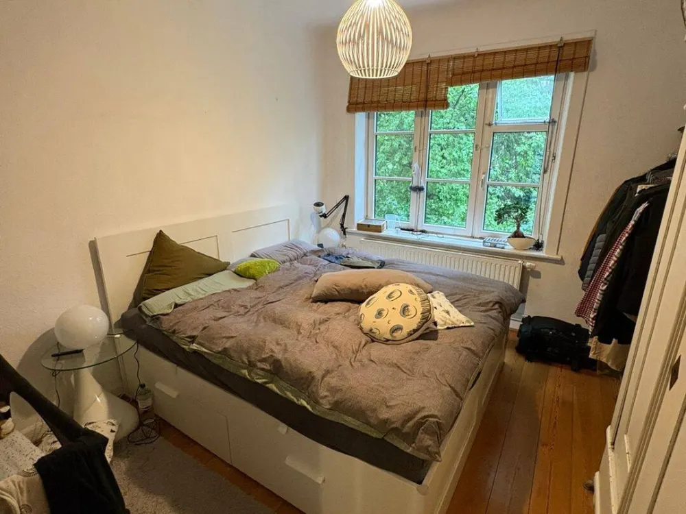Charming 2.5-Room Apartment with Balcony near the City Park