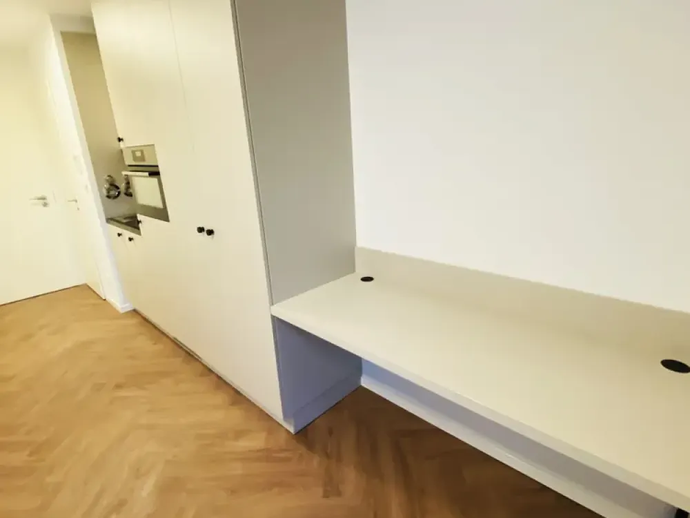 Möbliert mit Balkon, EBK und Abstellkammer! Direkt in Adlershof!
