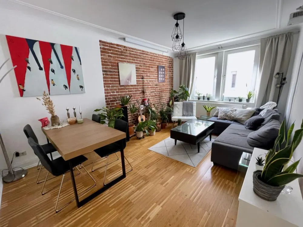 Charmante 3-Zimmer-Altbauwohnung mit Balkon & Top Lage!!