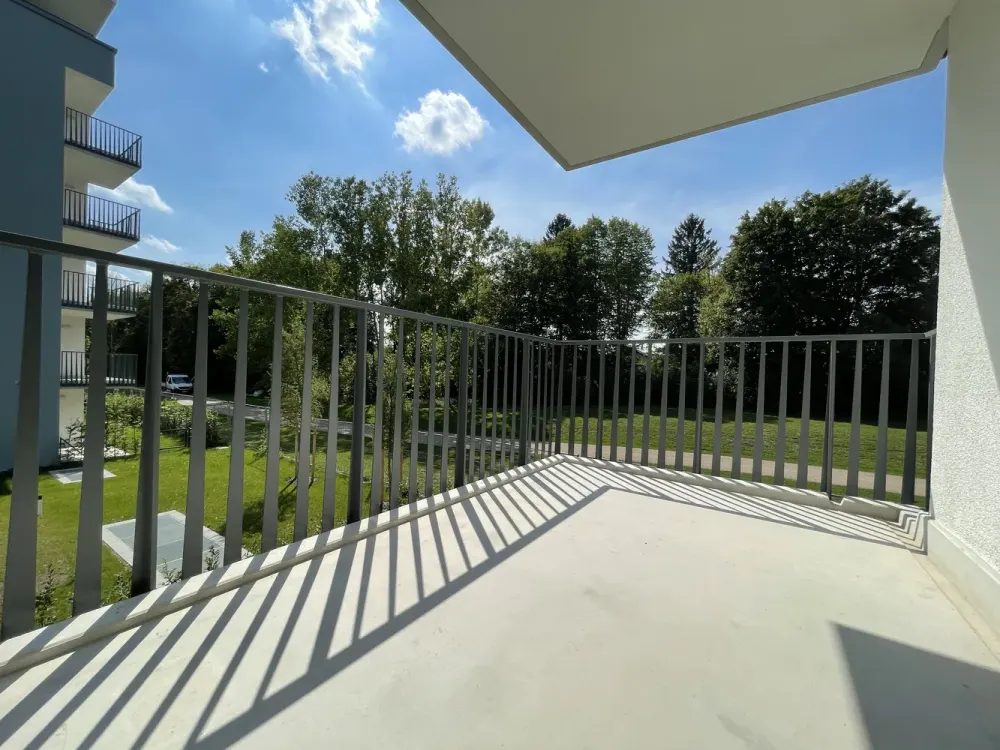 Alles vom Feinsten: Hochwertige, sehr helle und ruhige Wohnung im Paosopark mit Fliesen und Top EBK