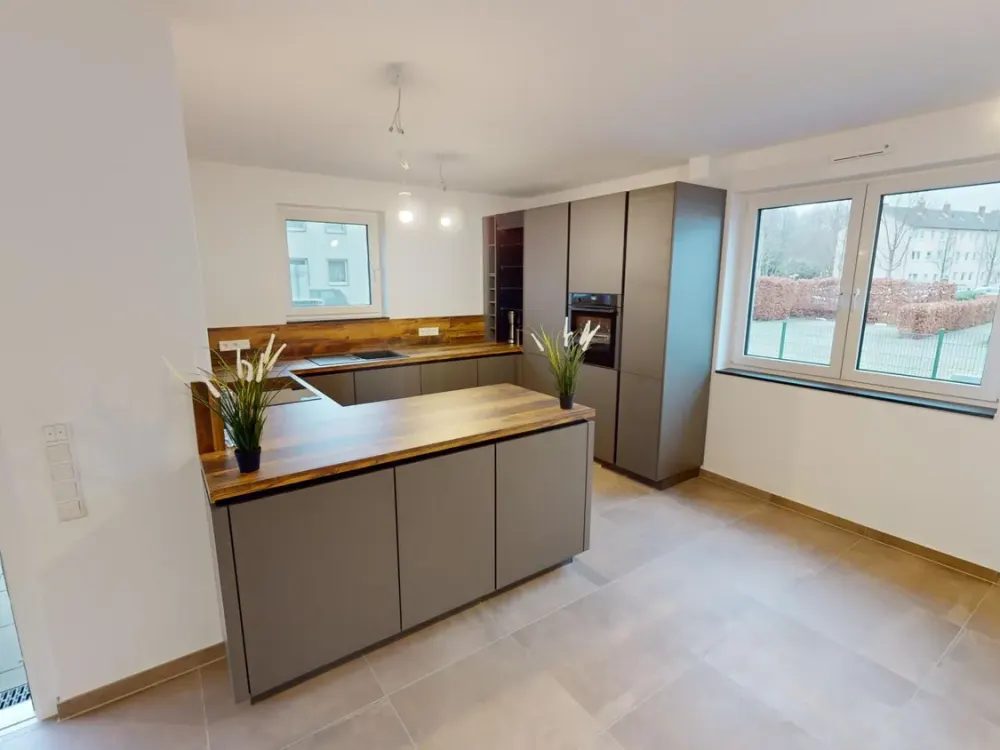 Traumhafte Terrassenwohnung mit kleinem Garten
