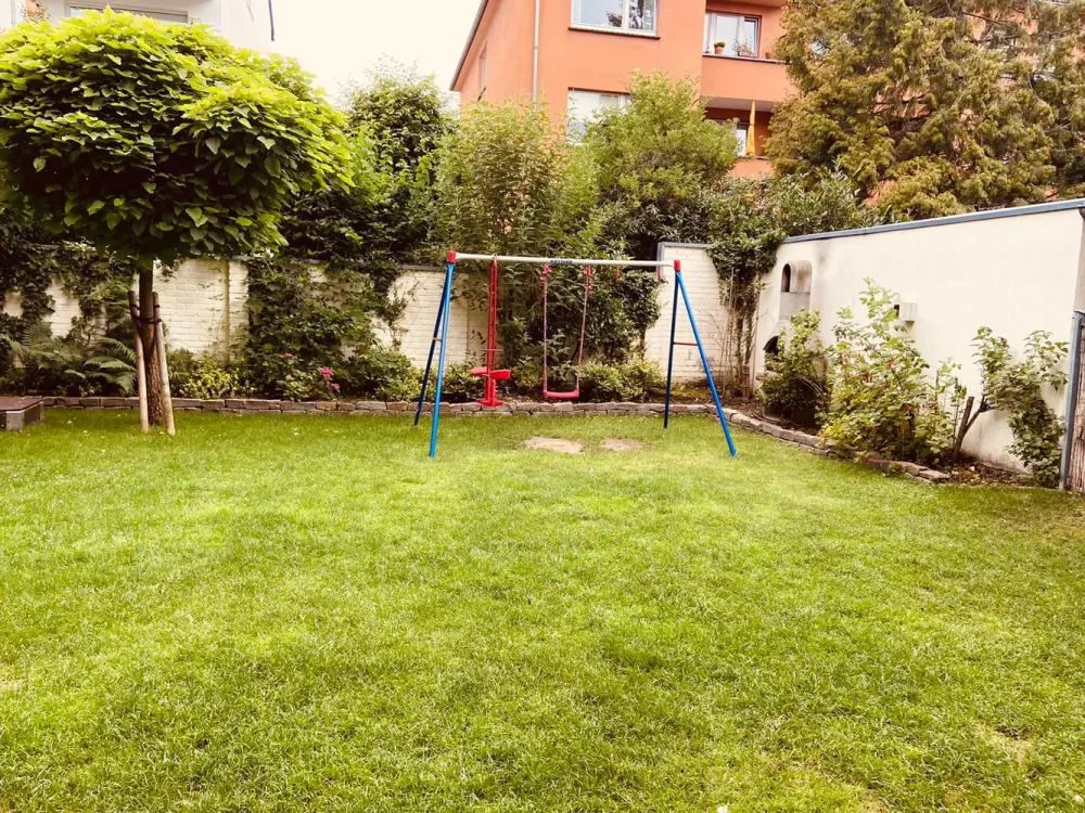Große Gartenwohnung mit Garage im schönen Grafenberg