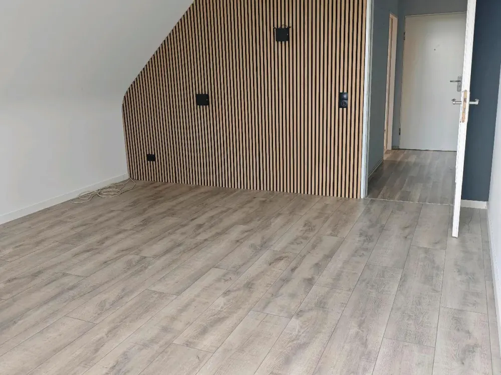 Helle Dachgeschosswohnung in ruhiger Lage / Oberursel Bommersheim