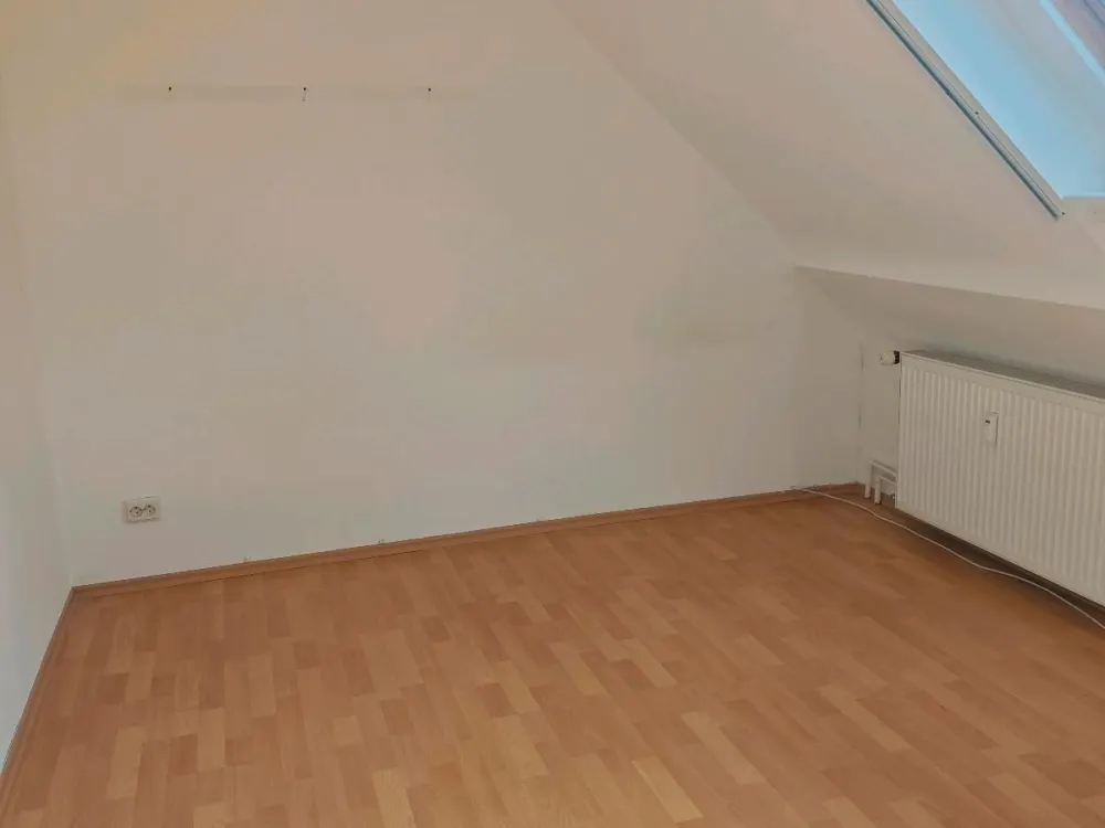 Helle Dachgeschosswohnung in ruhiger Lage / Oberursel Bommersheim