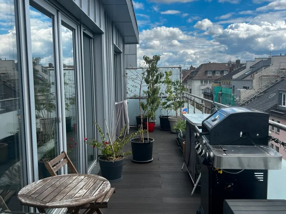 Schöne 3-Zimmer-Wohnung mit großem Balkon in Little Tokyo