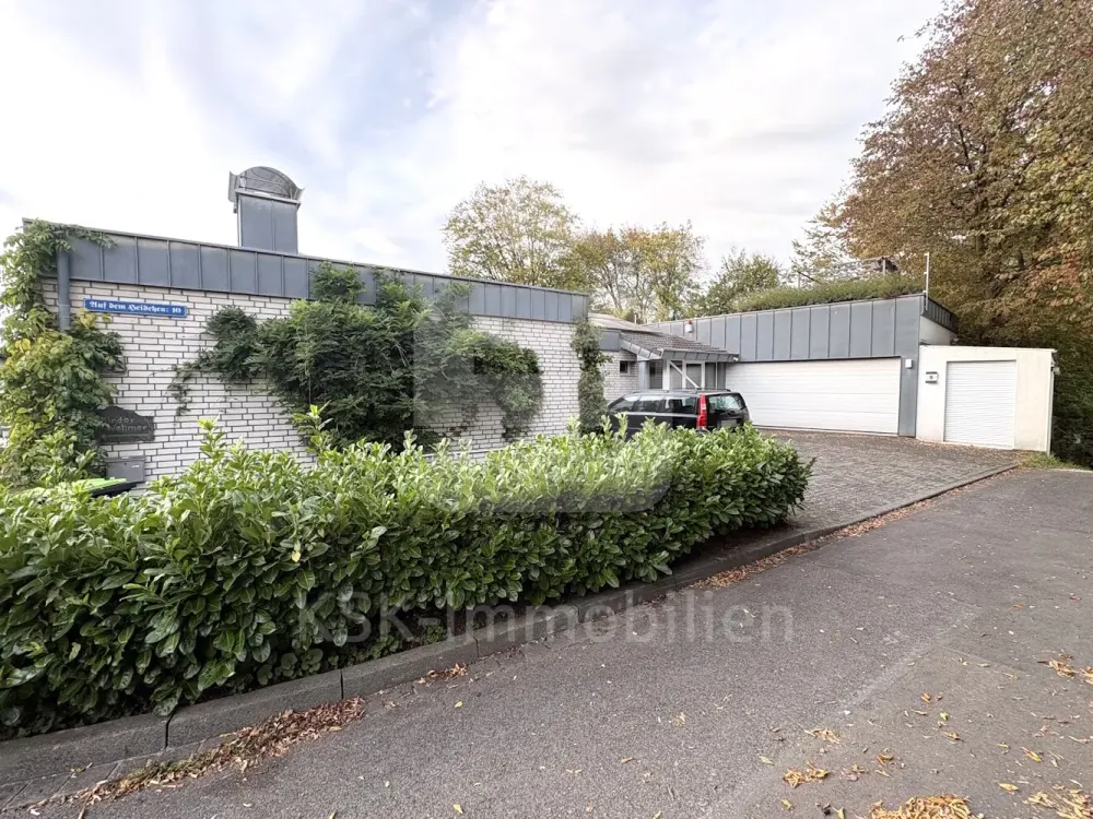 Bright 4-Room Apartment with Roof Terrace in Odenthal-Glöbusch!