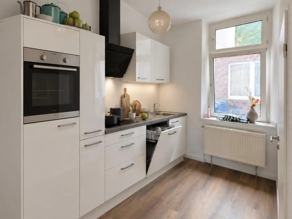 Helles Apartment mit Einbauküche, Erstbezug nach Sanierung