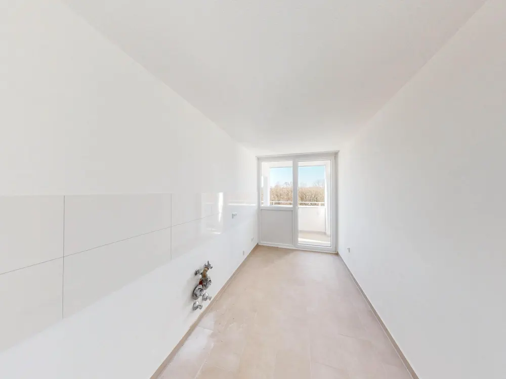 Kürzlich sanierte 2-Zimmer-Wohnung mit Balkon ins Grüne