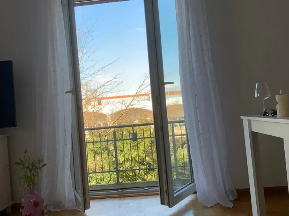 Zur Untermiete: Zwei Zimmer mit Balkon in der Südstadt