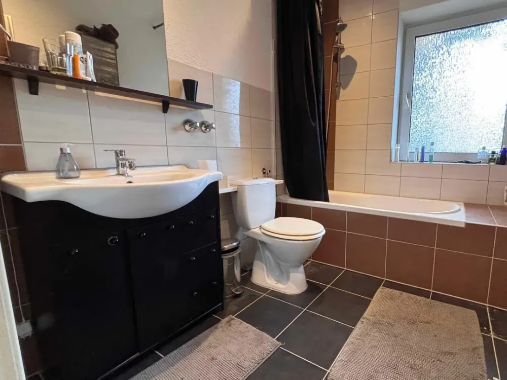 Zur Untermiete: Zwei Zimmer mit Balkon in der Südstadt