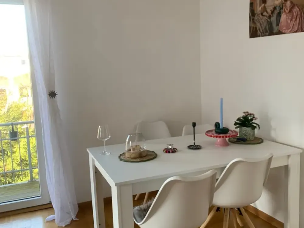 Zur Untermiete: Zwei Zimmer mit Balkon in der Südstadt