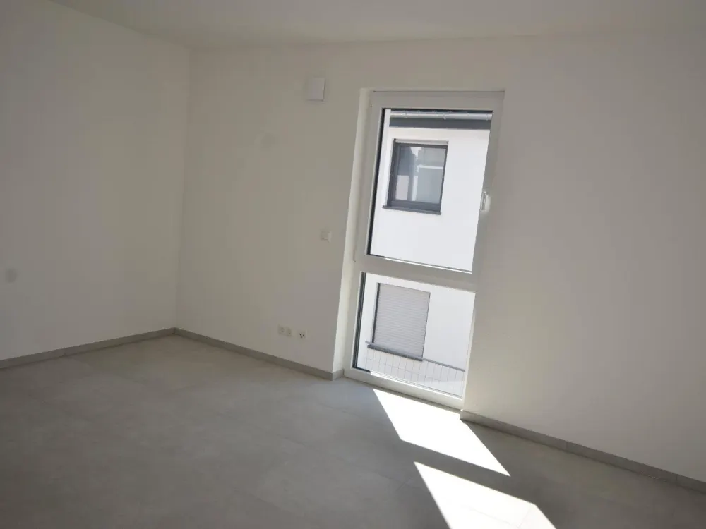 Modern 3-room new-build apartment with balcony, fitted kitchen and underground parking space, directly at the university