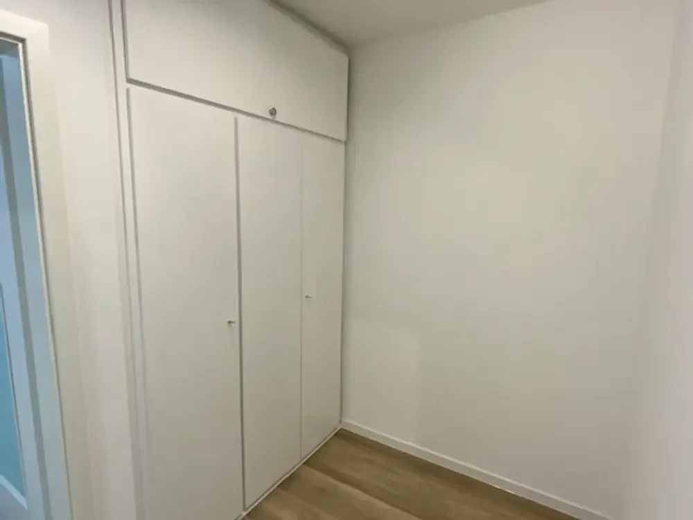 Perfekte renovierte 1-Zimmer Wohnung mit Einbauküche, großer Balkon, Stellplatz (Auto)
