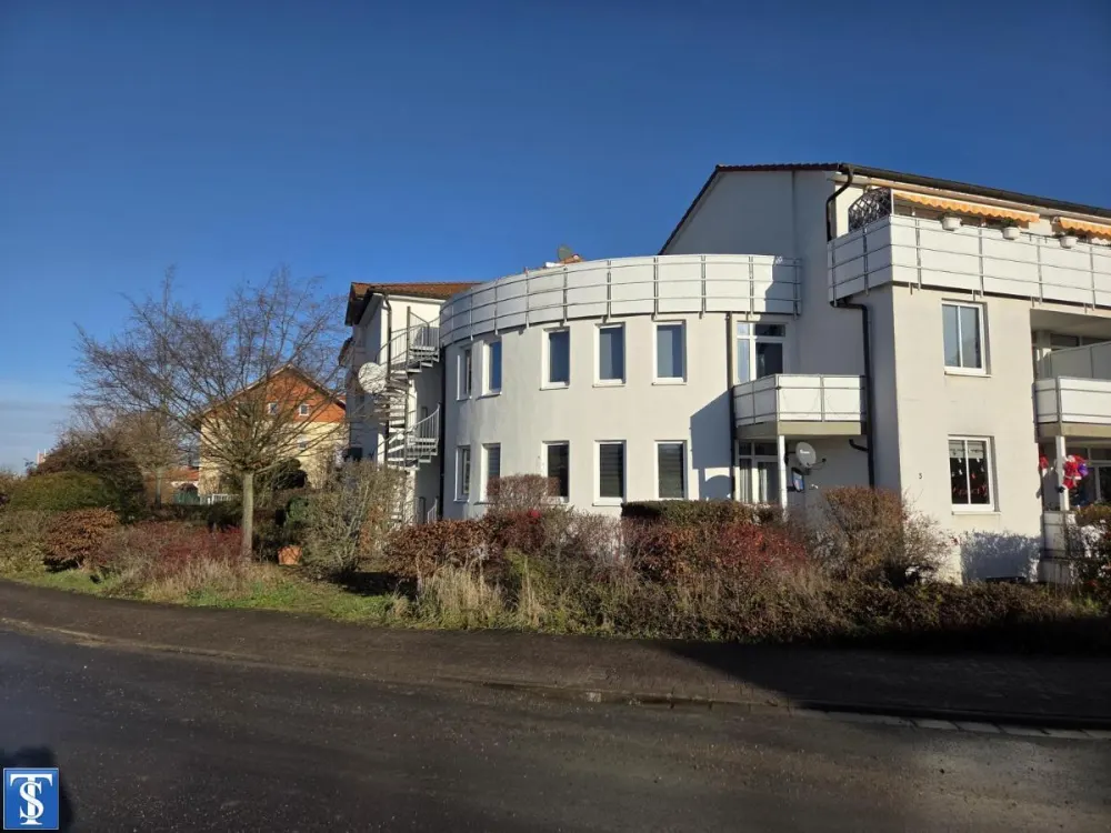 Modernes Wohnen im Grünen 2 Raum Wohnung mit Balkon