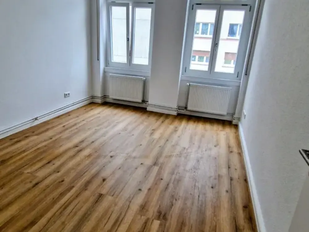 Traumhafte 3-Zimmer-Altbauwohnung mit Balkon, Erstbezug nach Komplettsanierung