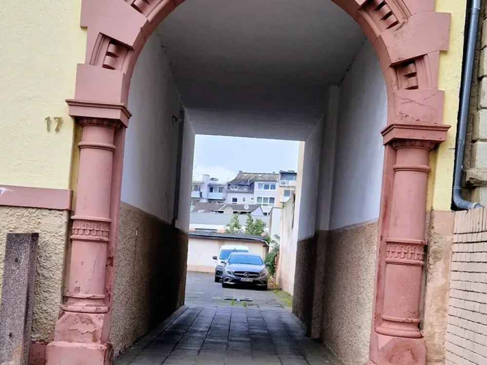 Traumhafte 3-Zimmer-Altbauwohnung mit Balkon, Erstbezug nach Komplettsanierung