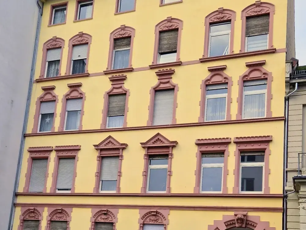 Traumhafte 3-Zimmer-Altbauwohnung mit Balkon, Erstbezug nach Komplettsanierung
