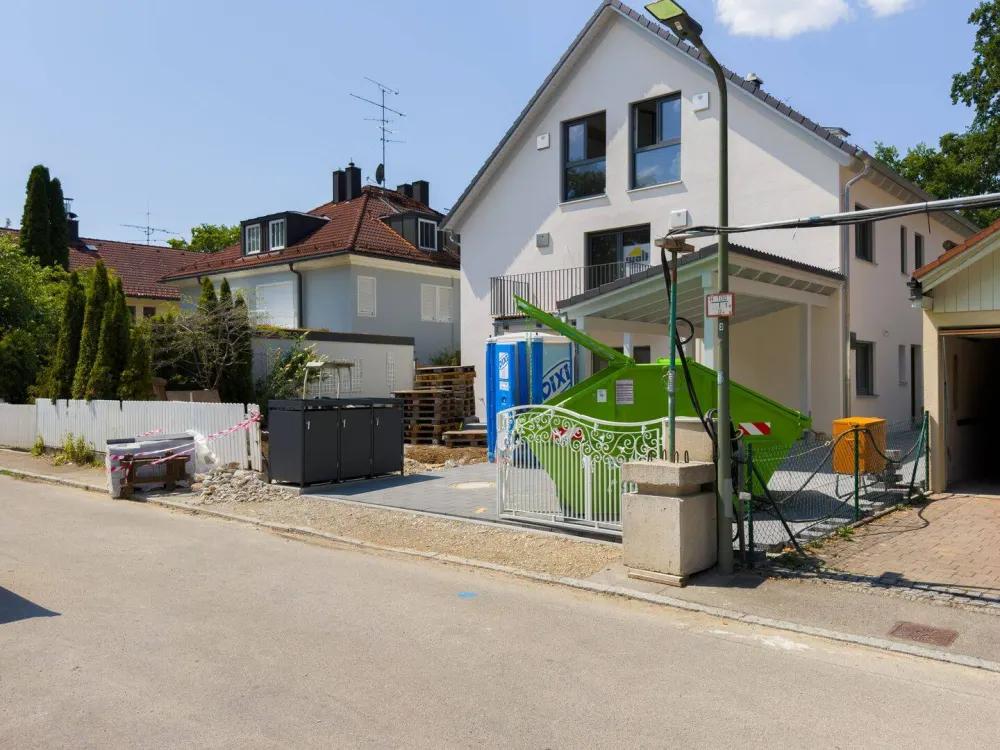 Neubau-Wohnung in Waldperlach, ca. 105 m² Luxus auf 2 Ebenen mit Ost-Balkon und PV-Anlage
