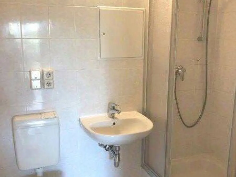 Schöne 3-Zimmerwohnung in oberster Etage mit Balkon, Bad mit Dusche!