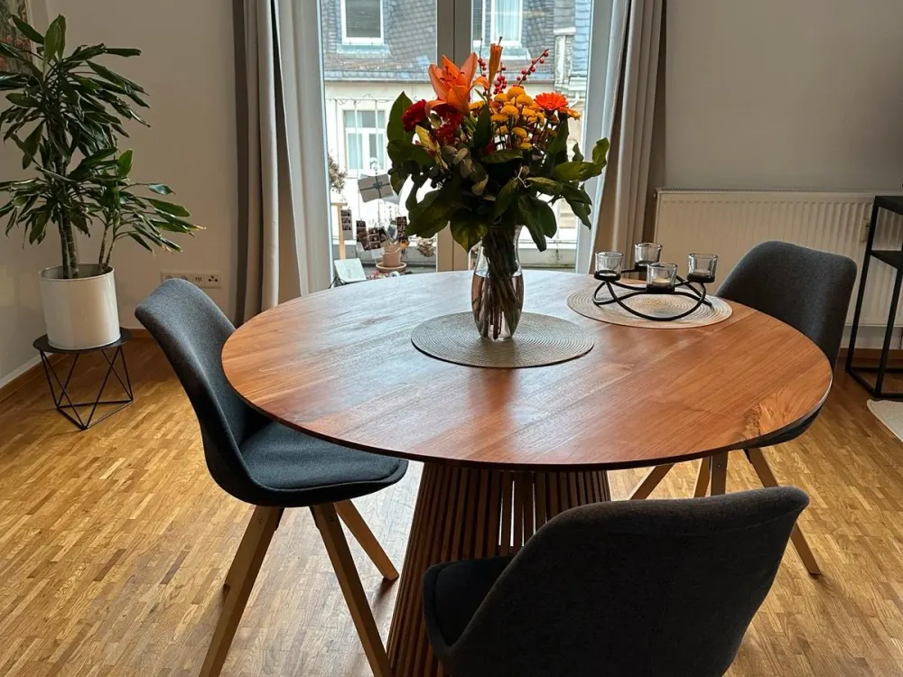 Helle und große Wohnung zentral für Pendler / Zwischenmiete