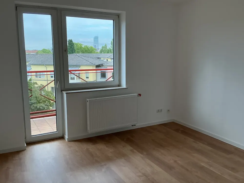 Schöne 4-Zimmer-Wohnung mit Tageslichtbad und Balkon in Offenbach zu vermieten