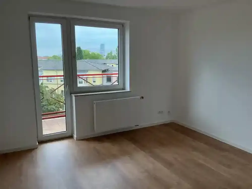 Schöne 4-Zimmer-Wohnung mit Tageslichtbad und Balkon in Offenbach zu vermieten