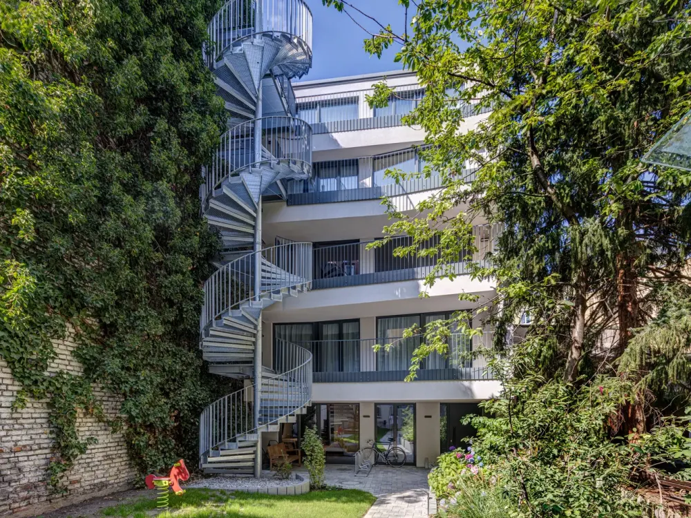 Geschmackvolle 1-Zimmer-Terrassenwohnung mit lux. Innenausstattung mit EBK in München Schwabing