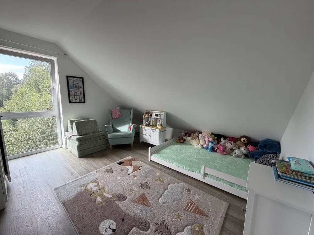 3 - Zimmer Wohnung + 55 qm DG ausgebaut - Top Lage mit Ausblick