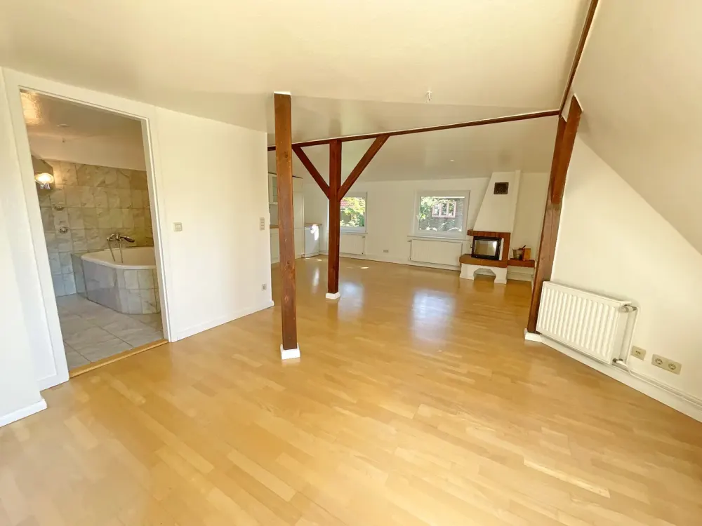 Winterhude: Wohnen am Stadtpark - Dachstudio mit Kamin