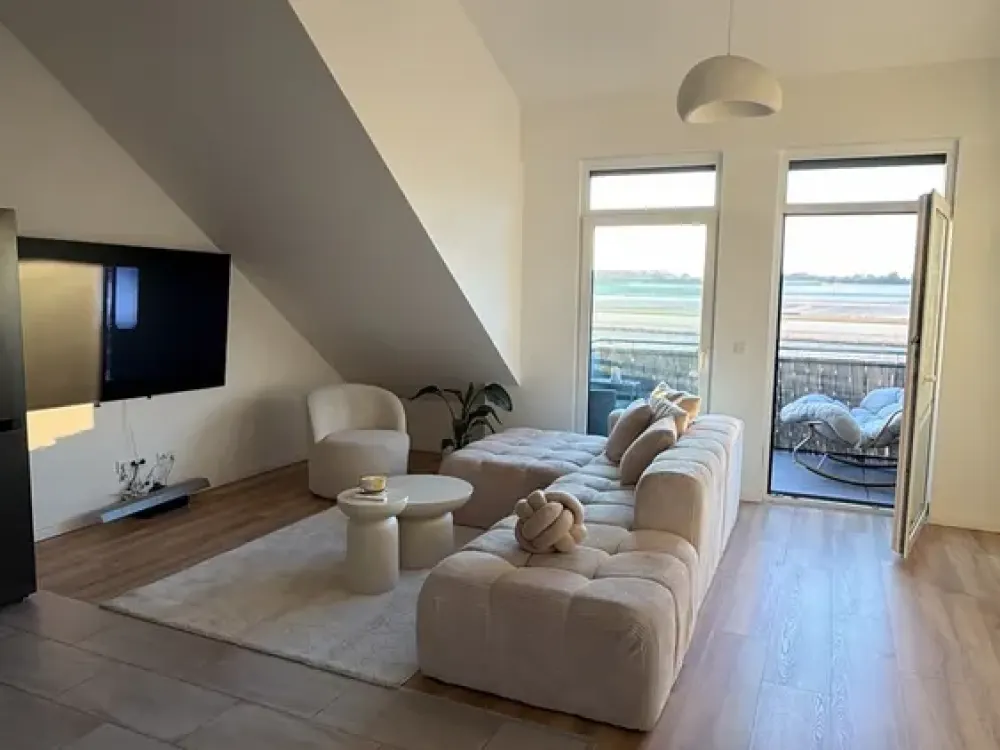 Moderne 3 Zimmer DG Wohnung in Flörsheim