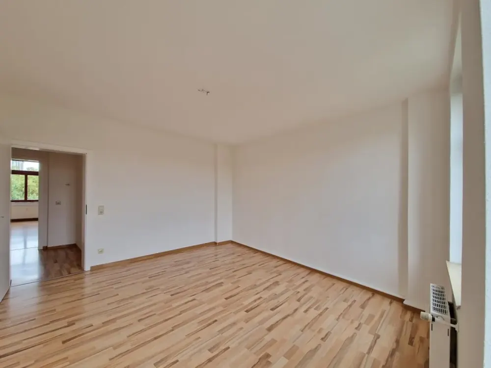 Schöner Altbau wartet mit einer 2-Zimmer-Wohnung auf Sie!