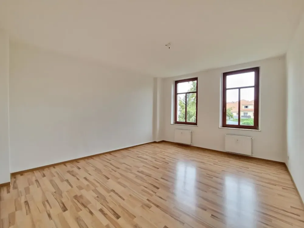 Schöner Altbau wartet mit einer 2-Zimmer-Wohnung auf Sie!