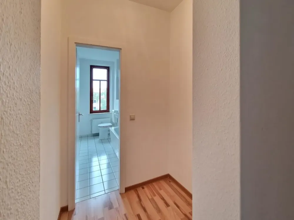 Schöner Altbau wartet mit einer 2-Zimmer-Wohnung auf Sie!