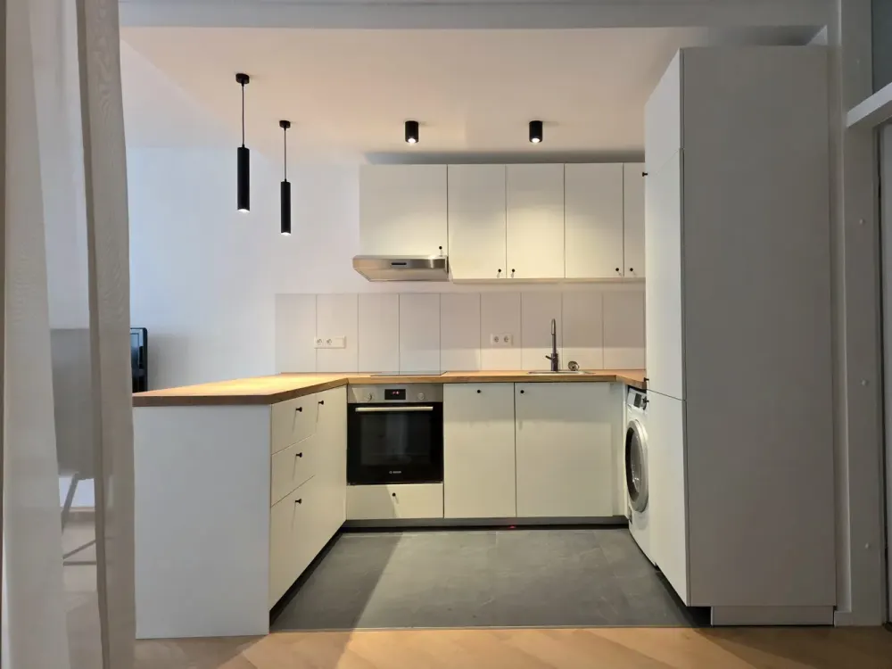 Frisch sanierte und voll möblierte 1-Zimmer-Wohnung mit 22 m² Terrasse in der engeren Innenstadt