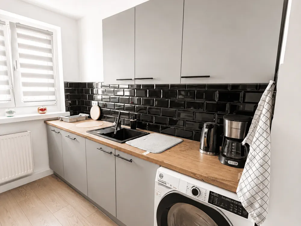Furnished and Renovated 2-Room Apartment - Immediately Available