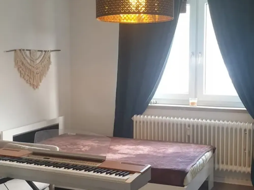 Untermieter/Nachmieter gesucht! Helle 1,5 Zimmer Wohnung in zentraler Lage in Kassel-Mitte.