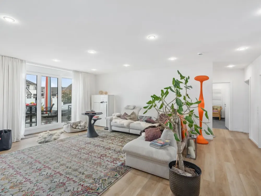 4-room apartment in dream location with tiled stove, balcony, roof terrace, guest bathroom and garage