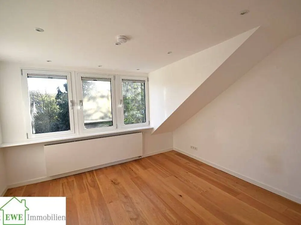 Objekt Nr. 443_2, 40593 Düsseldorf Urdenbach Top - Maisonette-Wohnung mit Balkon