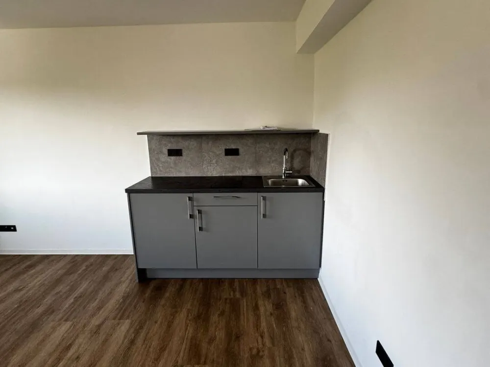 AM EUROPAVIERTEL: Modernes Apartment mit schöner Küche...sofort frei!