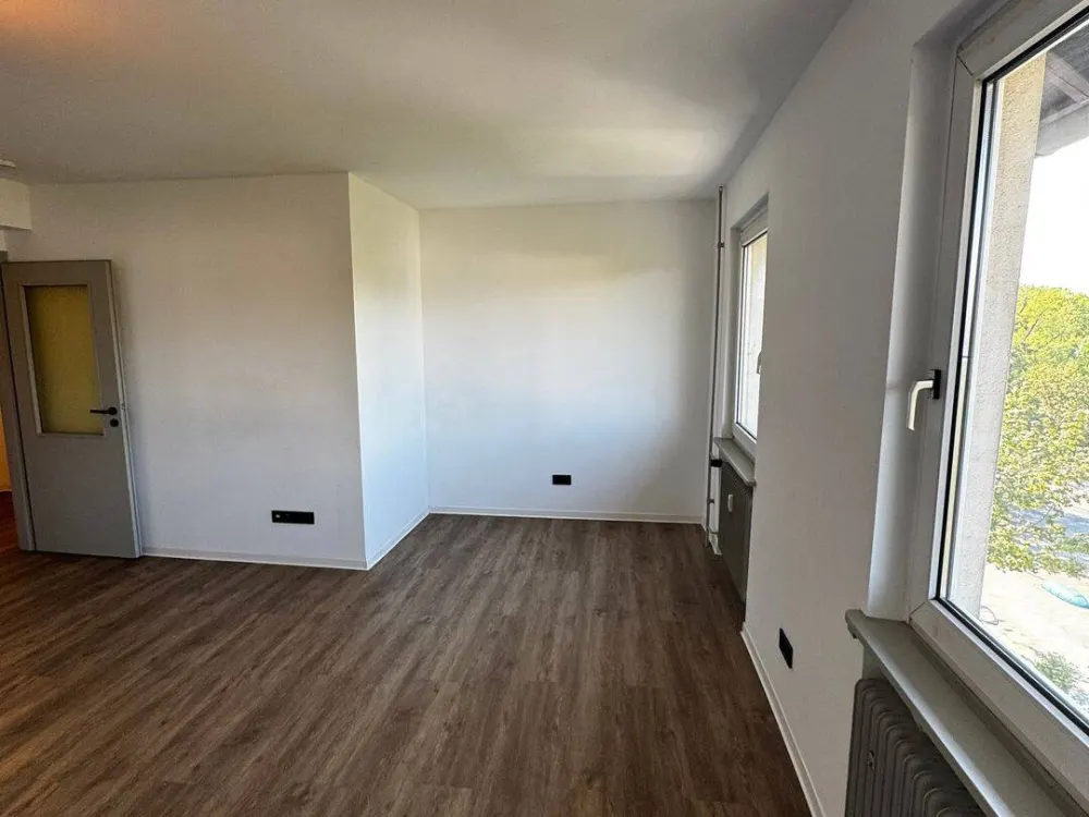 AM EUROPAVIERTEL: Modernes Apartment mit schöner Küche...sofort frei!