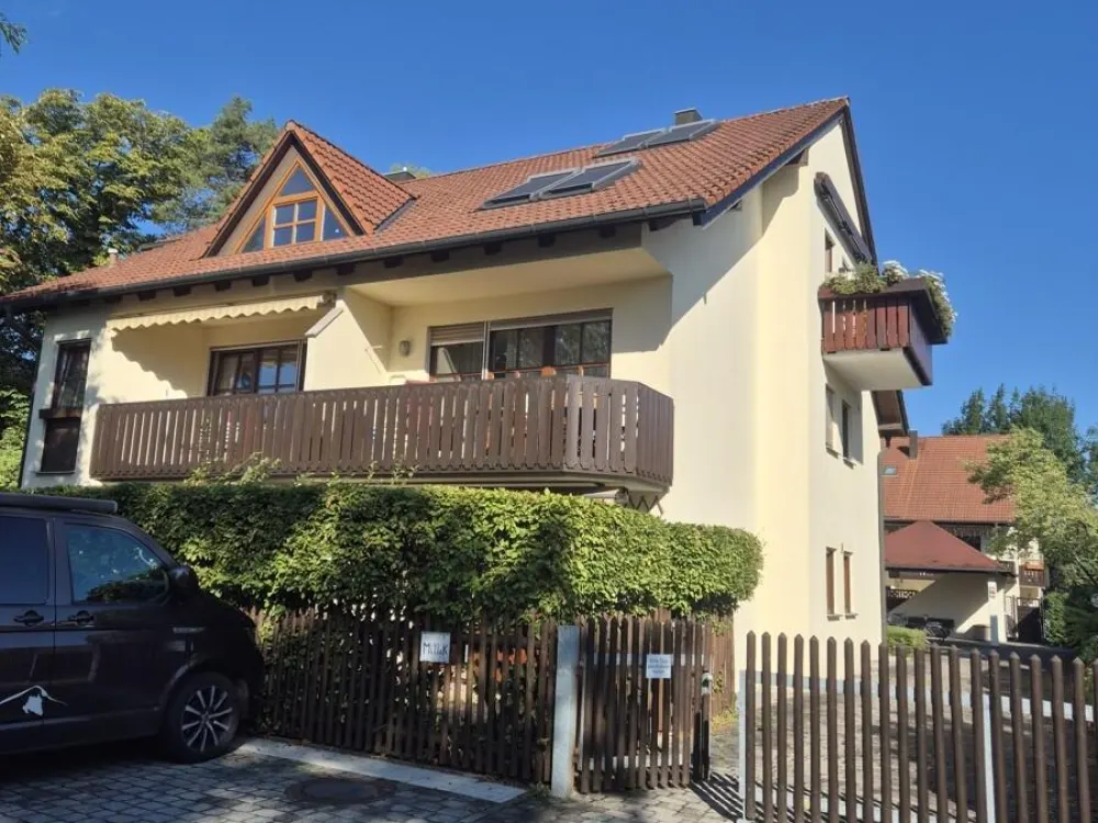 Nah zu Wiesen und Feldern - Gut geschnittene 2-Zimmer-EG-Whg. mit Hobbyraum, Terrasse u. Minigarten