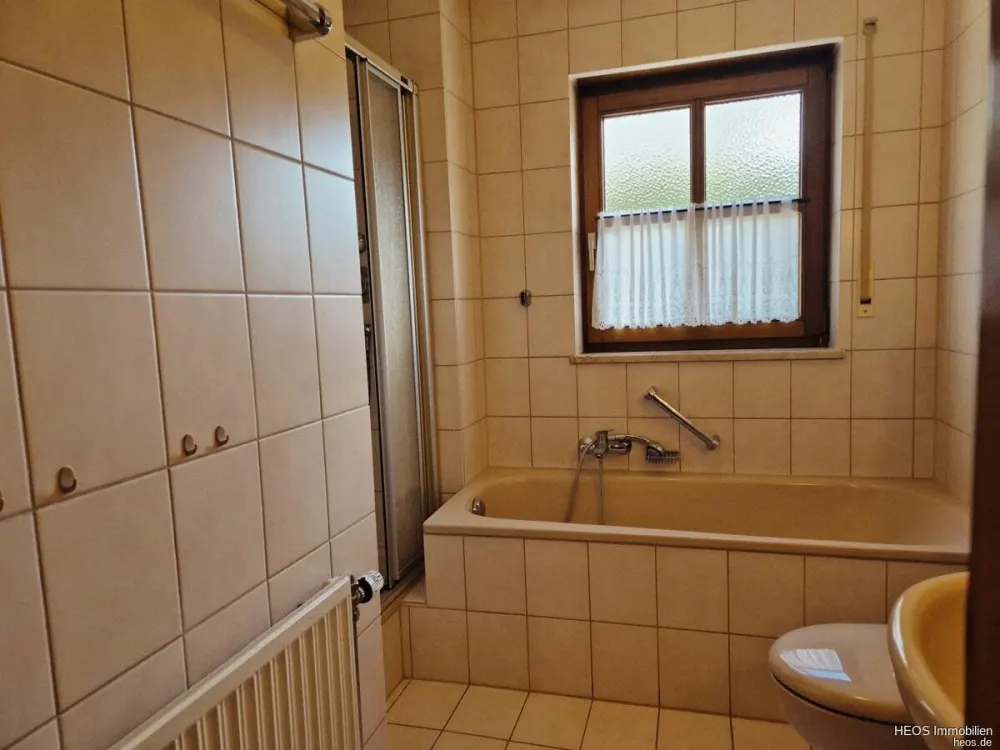 Nah zu Wiesen und Feldern - Gut geschnittene 2-Zimmer-EG-Whg. mit Hobbyraum, Terrasse u. Minigarten