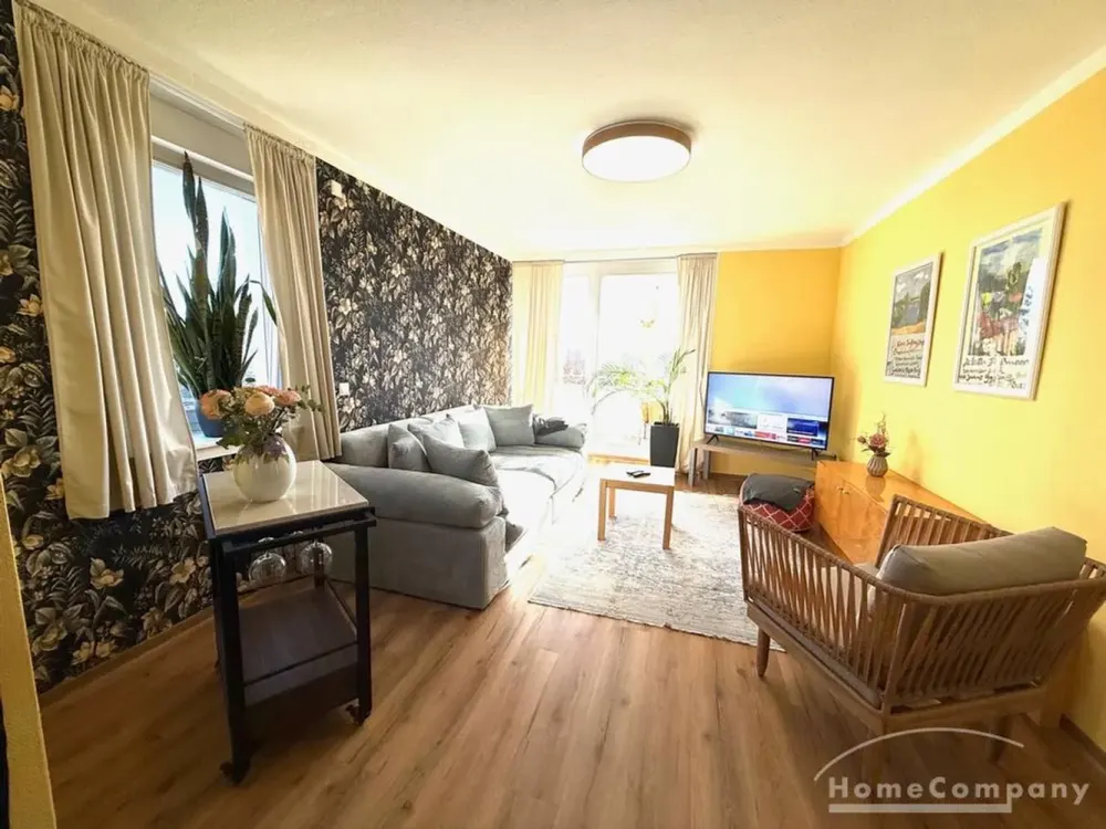 27806 HomeCompany Dresden Furnished 2.5-Room Apartment with Balcony and Terrace in Dresden