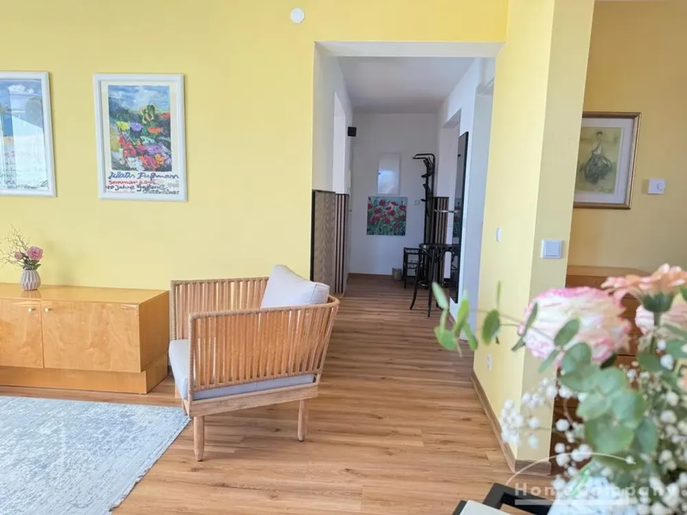 27806 HomeCompany Dresden Furnished 2.5-Room Apartment with Balcony and Terrace in Dresden